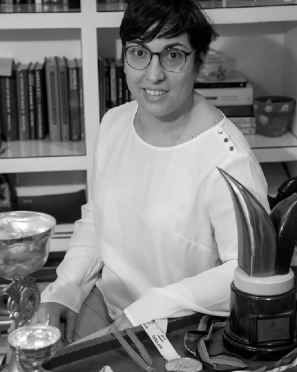 Anna junto alguna de sus medallas y trofeos